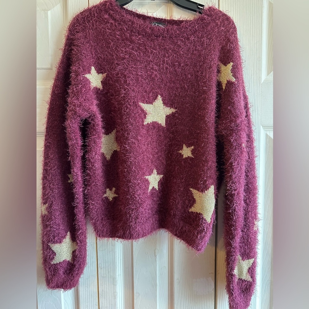 Girl’s Size XL (14/16)Burgundy Eyelash knit sweater w/gold stars by Art Class